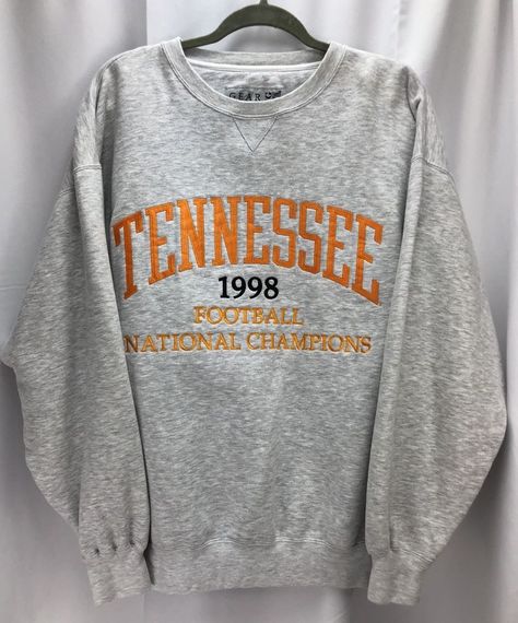 Uw Madison Dorm, Uw Madison Graduation, Madison Aesthetic, College Sweatshirt Outfit, Sports Apparel Design, Tennessee Outfits, College Gameday Outfits, Tennessee Vols, Uw Madison