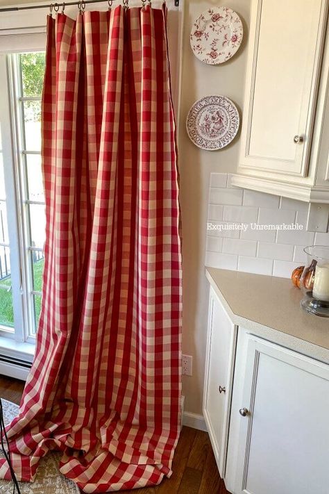 Making Long Curtain Panels Cortinas Country, French Country Curtains, Gingham Curtains, Check Curtains, Plaid Curtains, Red Cottage, Red Panels, Country Curtains, White Cottage