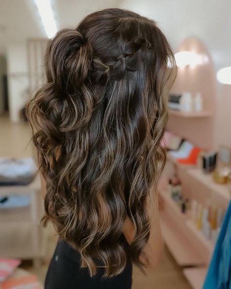 Guest Hairstyles, Cute Wedding Hairstyles, Wavy Hairstyles Medium, Guest Hair, Soft Glam Makeup, Simple Wedding Hairstyles, Wedding Guest Hairstyles, Best Wedding Hairstyles, Soft Glam