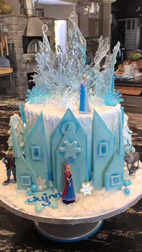 Elsa Birthday Cake, Frozen Birthday Party Cake, Pastel Frozen, Frozen Themed Birthday Cake, Cake Frozen, Caramel Ganache, Elsa Birthday Party, Frozen Theme Cake, Ganache Filling