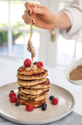 Simple Gut-Healthy Pancake Recipe to Celebrate National Pancake Day (PALEO) - Hannah Aylward Nutrition | Gut Health Expert Health Pancakes, Gut Healthy Breakfast, No Food Waste, National Pancake Day, Healthy Pancake Recipes, Cooking With Coconut Oil, Pancake Day, Pancakes Healthy, Healthy Oils