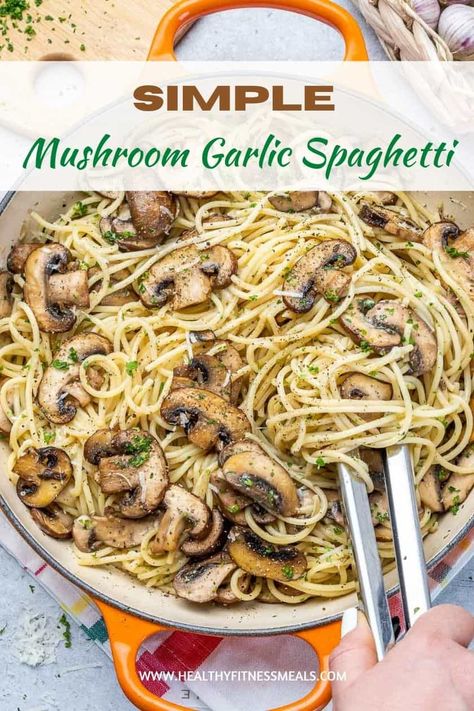 Simple Pasta Recipe, Mushroom Garlic, Vegetarian Pasta Dishes, Garlic Spaghetti, Mushroom Recipes Pasta, Sauce Spaghetti, Fitness Meals, Simple Pasta, Vegetarian Pasta Recipes