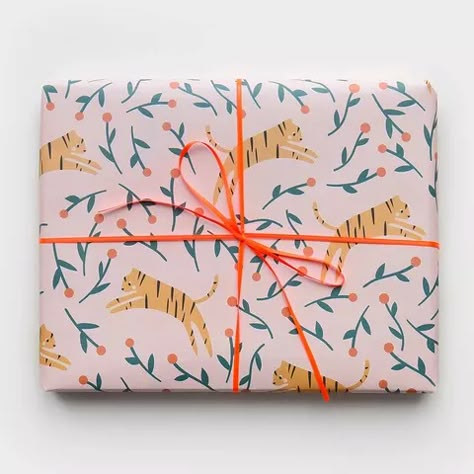 Cards Illustration, 동화 삽화, Floral Wrapping Paper, Stationary Gifts, Gift Wrapper, Gift Wrapping Ideas, Wrapping Ideas, Greeting Card Design, Greetings Cards