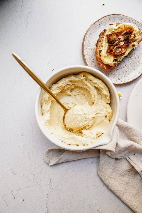 Cashew Breakfast, Cashew Ricotta, Ricotta Recipe, Toast For Breakfast, Whipped Ricotta, Vegan Ricotta, Clean Breakfast, Ricotta Recipes, Honey Toast