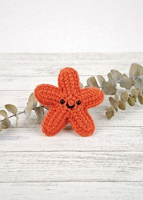 Free #Crochet / #Amigurumi Pattern -Starla the Starfish Keychain Design Ideas, Crochet Starfish, Crochet Sea Creatures, Fish Keychain, Easy Yarn Crafts, Books A Million, Crochet Fish, Applique Ideas, Creative Crochet