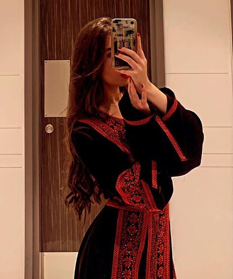 Afghan Dress Aesthetic, Eastern European Clothing, Armenian Traditional Clothing, Afghan Girl Aesthetic, Arabic Girl Aesthetic, Arab Dresses, Arab Dress, Moroccan Fashion, Hijabi Fashion Casual