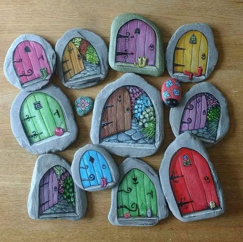 These are the absolute most adorable painted rocks! If you love the painted rock trend and are making hide and seek rocks you are going to love these fun ideas. Painted Rocks Craft, Painted Rocks Diy, Rock Painting Ideas Easy, Rock Painting Patterns, Painting Rocks, Rock Ideas, Fairy Doors, Rock Painting Designs, Stone Crafts