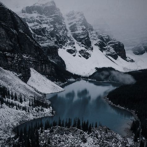 White Walkers Aesthetic, Mountain Side Aesthetic, Arctic Aesthetic Dark, Snowy Mountains Photography, Ice Mountain Aesthetic, The North Aesthetic, Snow Aesthetic Dark, Alderaan Aesthetic, Snowy Mountain Aesthetic