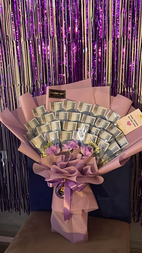 Gift From Boyfriend, Money Bouquets, Money Cake, Money Bouquet, Future Shop, Money Gifts, Hand Pictures, Diy Paper Crafts Decoration, Money Gift