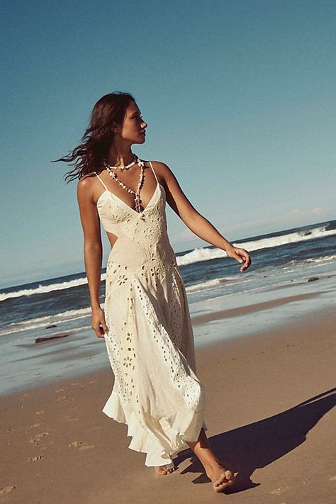 Maxi Dress Free People, Cream Maxi Dress, Alternative Wedding Dresses, Senior Pics, Alternative Wedding, Gorgeous Gowns, Drop Waist, Free People Dress, Boho Clothing