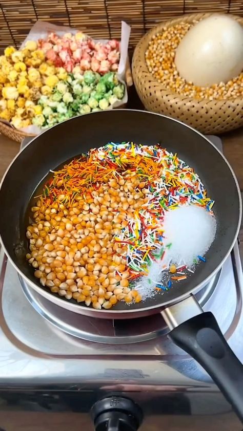 Popcorn With Sprinkles, Rainbow Popcorn Recipe, Colored Popcorn Recipe Easy, Diy Colored Popcorn, Coloring Popcorn, Sprinkle Popcorn, Food Coloring Popcorn, Coloured Popcorn, Colored Popcorn Recipe