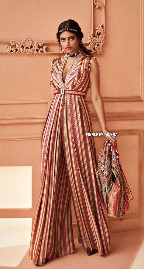 Tarun Tahiliani - India 🇮🇳 Indowestern Outfits Women, Casual Indian Fashion, Sister Outfits, Indian Dresses Traditional, Indian Bridal Dress, Tarun Tahiliani, Indian Fashion Dresses, Indian Designer Wear, Western Dresses