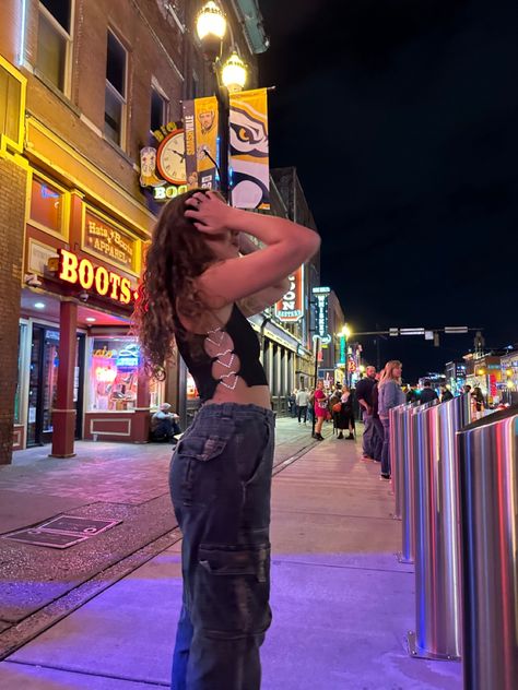 Looking away from the camera on broadway street in Nashville Theatre Pics Ideas, Broadway Instagram Pictures, Broadway Photoshoot, Broadway Nashville Picture Ideas, Broadway New York Aesthetic, Photo Inspo Instagram, Broadway Show, Insta Poses, Inspo Instagram