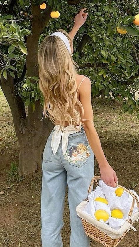 Soft Life Era, Femininity Tips, Garden Party Outfit, Sunshine Girl, Summer Garden Party, Soft Life, All Hairstyles, Rich Girl Lifestyle, Italy Outfits