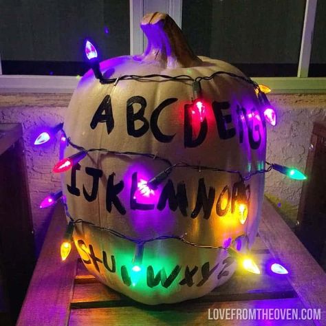 Stranger Things Halloween Decorations, Stranger Things Alphabet Wall, Stranger Things Pumpkin, Stranger Things Christmas Lights, Stranger Things Alphabet, Stranger Things Halloween Party, Stranger Things Christmas, Christmas Lights Wallpaper, Stranger Things Costume