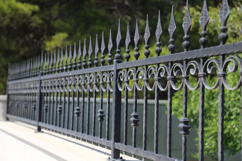 There are many types of fences available for your house fencing. Some are to foster security and other are to take care of the aesthetics. #Metal #fence in #Houston fulfills both the purposes. Custom Security Fence and Iron Works are here to deliver all your required products at fair prices. Rod Iron Fences, Iron Railings Outdoor, Classic Fence, Tor Design, Fence Wall Design, Compound Wall Design, Gate Wall Design, Wall Railing, Privacy Fence Designs