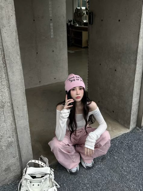 White Beanie Outfit, Comfy Korean Outfits, Douyin Fashion, Beanie Outfit, Japan Outfit, Lit Outfits, Oufits Casual, Clueless Outfits, Korean Fashion Casual