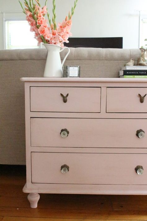 Pink Painted Dresser, Dresser Remodel, Pink Painted Furniture, Painted Vintage Furniture, Chalk Paint Dresser, Pink Dresser, Paint Dresser, Dresser White, Farmhouse Style Living Room