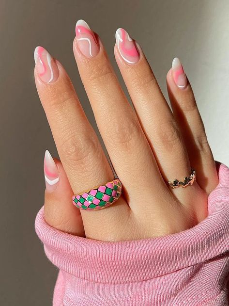 Summer Holiday Gel Nails Ideas, Light Pink Summer Nails Designs, Cute Nails Pink And White, Holiday Gel Nails Summer, White And Light Pink Nails, Nail Inspo Summer Square, Pink And White Summer Nails, Holiday Gel Nail Ideas, Light Pink Summer Nails