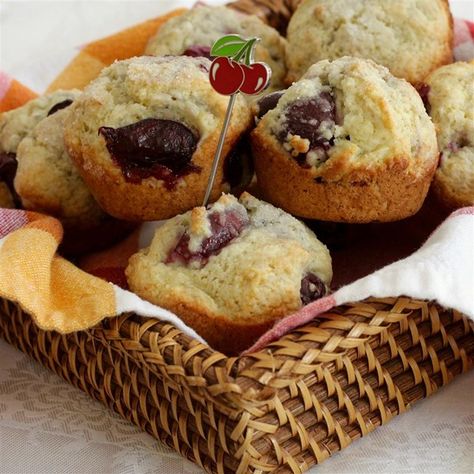 Fresh Cherry Muffins I "A fruity, delicious muffin that everyone will love." Cherry Oatmeal Muffins, Cherry Bread, Cherry Muffins, Cheesecake Muffins, Puff Pastry Tart, Fruit Pops, Fresh Cherry, Cream Cheese Muffins, Cheese Muffins