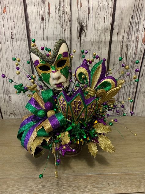 Carnival Centerpieces, Mardi Gras Diy, Mardi Grad, Mardi Gras Theme, Mardi Gras Party Decorations, Decor For Table, Mardi Gras Decor, Madi Gras, Mardi Gras Wedding