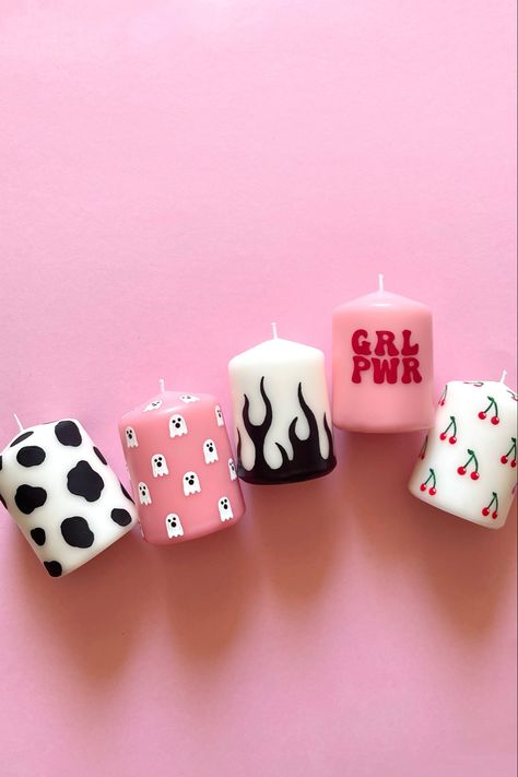 Arte Aesthetic, Homemade Scented Candles, Soya Mumu, Candle Crafts Diy, Printed Candles, Hand Painted Candles, Aesthetic Candles, Cute Candles, Painted Candles