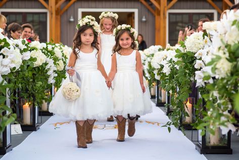 Country Flower Girls, Cowgirl Boots Wedding, Country Bride, Girl Cowboy Boots, Barn Reception, Wedding Boots, Boda Mexicana, Country Weddings, Wedding Inside