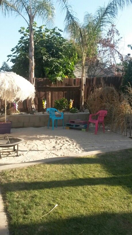 My backyard beach Backyard Sand Area, Beachy Backyard, Sand Backyard, Beach Theme Backyard, Modern Garden Ideas, Easy Garden Ideas Landscaping, Rustic Garden Ideas, Flower Garden Plans, Beach Patio