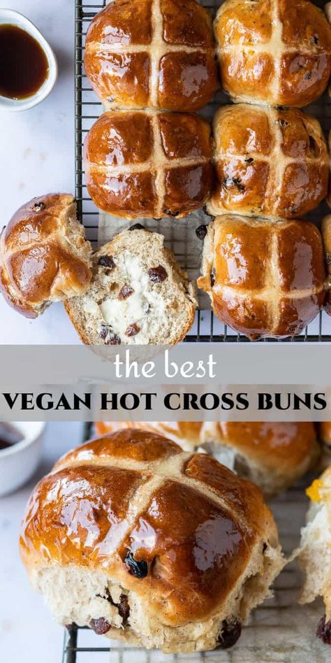 Vegan Hot Cross Buns, Vegan Easter Recipes, Cross Buns Recipe, Vegan Bread Recipe, Romantic Desserts, Hot Cross Buns Recipe, Vegan Easter, Vegan Baking Recipes, Vegan Bakery