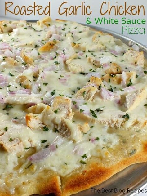 White Sauce Pizza, Chicken White Sauce, White Pizza Sauce, Pizza Lasagna, Naan Pizza, Roasted Garlic Chicken, Good Roasts, Pizza Recipes Homemade, Chicken Pizza