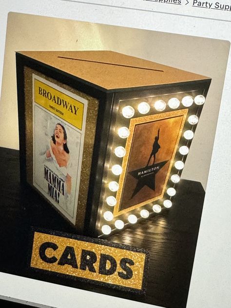 Broadway Centerpiece Ideas, New York Theme Birthday Party, Playbill Decor, Quince Centerpieces, Cinema Ideas, Grad Party Theme, Broadway Theme, Theatre Party, Cinema Idea