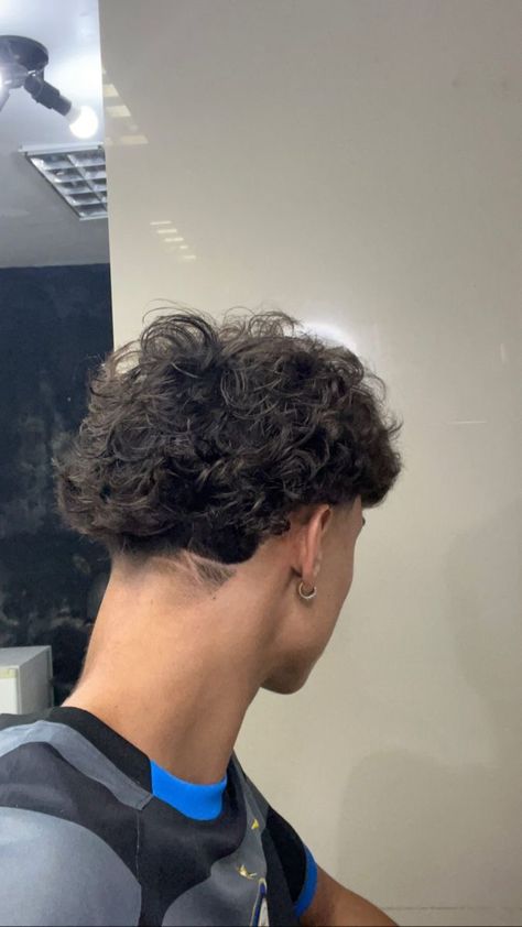 Burst Taper Fade Curly Hair, Low Drop Fade Wavy Hair, Long Curly Taper Fade, Wavy Hair Low Taper, Simple Taper Design, Short Curly Hair Taper, Burst Fade Haircut Curly, Low Taper Curly Hair Men, Tapper Fade Men