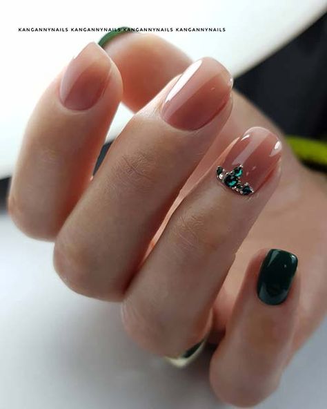 Nails With Green Rhinestones, Nail Designs With Rhinestones, Jeweled Nails, Nails With Green, White Stiletto Nails, Pink Stiletto Nails, Red Stiletto Nails, Bright Pink Nails, Fingernail Art