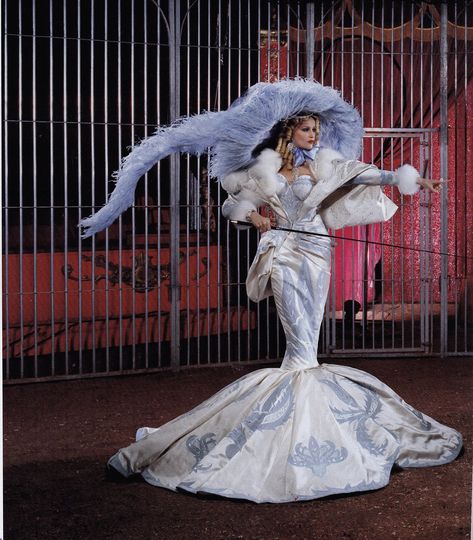 Laetitia Casta by Jean Paul Goude - Неспящие в Торонто Piskel Art, Extreme Fashion, Runway Fashion Couture, Laetitia Casta, Harper’s Bazaar, 영감을 주는 캐릭터, Fantasy Fashion, Character Outfits, Jean Paul