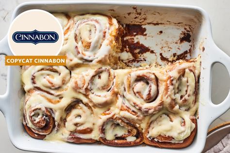 Cinnabon copycat - It totally nails the gooey cream cheese icing. Cinnabon Copycat, Cinnabon Recipe, Cinnamon Roll Icing, Cinnabon Cinnamon Rolls, Dessert Halloween, Jo Cooks, Cinnamon Rolls Homemade, Cinnamon Rolls Recipe, Icing Recipe