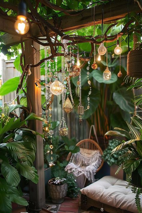 40 Boho Garden Ideas To Create Your Own Bohemian Paradise Nest Decoration Ideas, Garden House Decor, Boho Garden Design, Tiny Home Outdoor Space, Small Whimsical Garden, Modern Cottage Garden Design, Small Desert Backyard Ideas, Biophilic Classroom, Boho Garden Ideas Diy