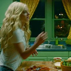 SOMETHING FOR YOU AND ME ! :) (Samara Weaving GIF Hunt) Samara Weaving Photoshoot, Samara Weaving Babysitter, Samara Weaving Gif, Babysitter Movie, Samara Weaving, Picnic At Hanging Rock, The Babysitter, Feminine Face, Isabelle Lightwood