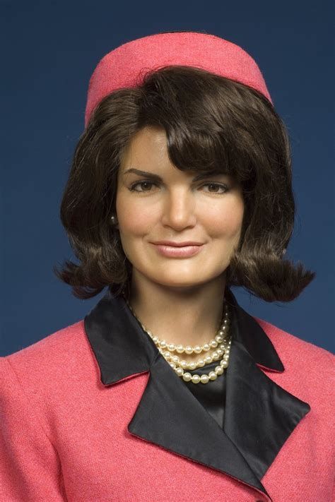 Get the look : Jackie Kennedy - Oh So Delightful Short Sew In Hairstyles, Fashion Through The Ages, Museum Pictures, Jackie O Style, Easy Hairdos, Sew In Hairstyles, Bouffant Hair, Wax Museum, Hair Styles 2014