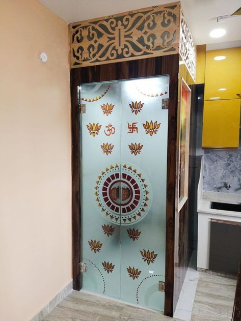 Temple Glass, Pooja Door Design, Window Glass Design, Glass Door Design, Decor Christmas Home, Indian Room Decor, Interior Design Videos, Tv Unit Interior Design, Temple Design For Home