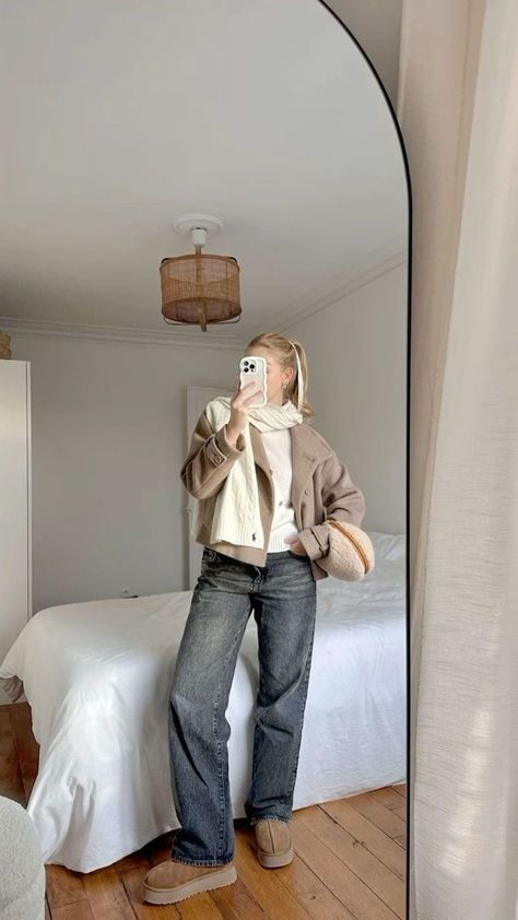 #Winterfits #winterfashion #fashionfits #fashionwomen #classywomen #streetstylefashion #fashionoutfitideas #ootd #fashionista #trending #winteroutfitideas #fashionfreak #followthetrend #zara #h&m #etsy #temu #shein Uggs Outfits, Outfit With Uggs, Estilo Indie, Winter Mood, Skandinavian Fashion, Uni Outfits, Uggs Outfit, Cold Outfits, Hijabi Outfits