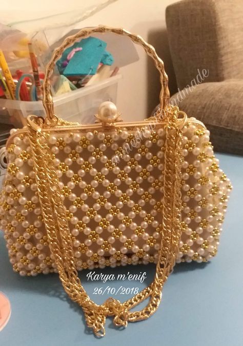 Moti Bags, Pearl Clutch Bag, Hand Beaded Bag, Sac Diy, Diy Jewelry Necklace, Pearl Bag, Quilted Purses, Quilted Handbags, Beaded Bag