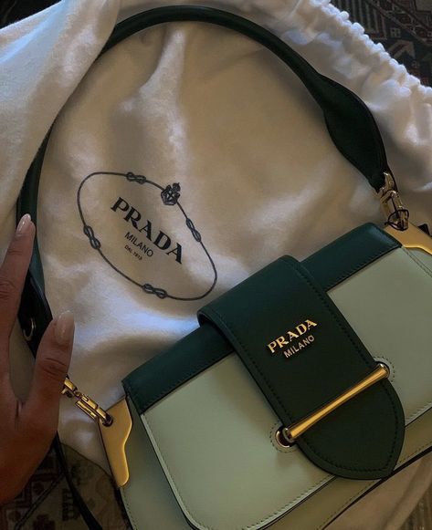 fan outfits account on Twitter: "prada shoulder bag… " My Style Bags, Luxury Bags Collection, Prada Shoulder Bag, Fancy Bags, Pretty Bags, Cute Purses, Cute Bags, Bags Designer Fashion, Vintage Bags