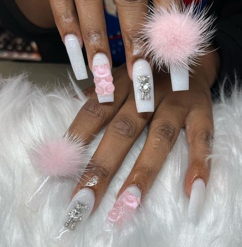 White Nails With Bear Charm, Nails With Teddy Bear Charms, Teddy Bear Charm Nails, Teddy Bear Nails, White Teddy Bear, Bears Nails, Nail Art Studio, Animal Nails, White Nails