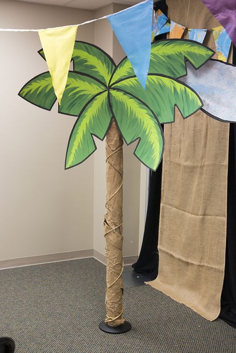 DIY palm trees -- wrap carpet tubes in brown roll paper and top with cardboard fronds for an easy palm tree or two! #TheIncredibleRace #VBS2019 #AnswersVBS Diy Palm Trees, Diy Palm Tree, Tree Props, Jungle Decorations, Palm Tree Decorations, Potpourri Christmas, Hawaiian Party Decorations, Fiesta Tropical, Hawaii Party