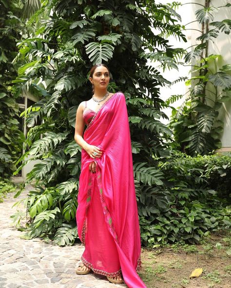 Kiara Advani looks adorable in Pink Saree | Moviekoop Pink Sarees, Indian Wedding Saree, South Indian Wedding Saree, Saree Hairstyles, Saree Draping Styles, Sarees Silk, Wedding Saree Indian, Bridal Sarees, Red Saree