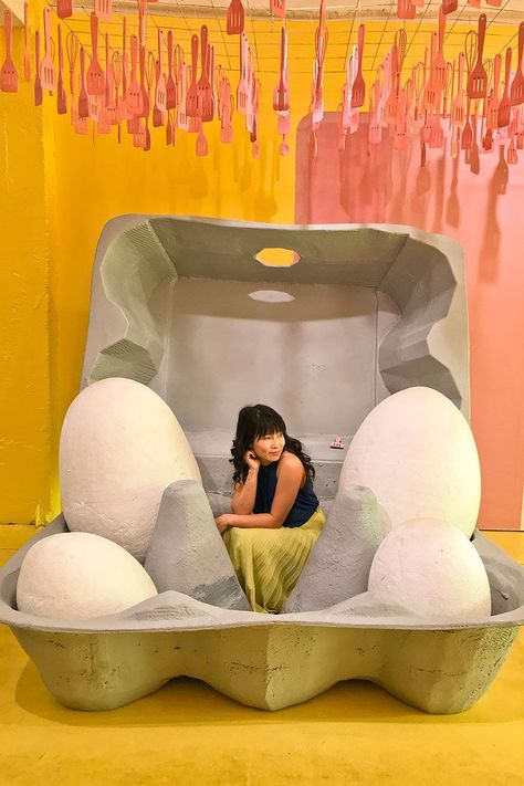 Egg House NYC + Current Incredible Pop Ups in New York You Can't Miss // Local Adventurer #nyc #newyork Pop Up Museum, Egg House, Pop Up Design, House Nyc, Selfie Wall, Event Booth, Photo Zone, Experiential Marketing, Interactive Art