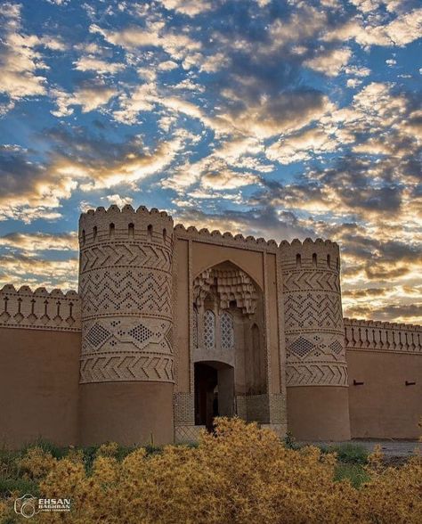 Persian Palace Architecture, Persian Castle, Persian Palace, Kingdom Castle, Resort Interior Design, Palace Architecture, Modern Residential Architecture, Resort Interior, Iranian Architecture