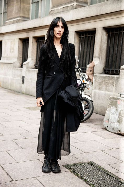 #jamiebochert #style Patti Smith Ann Demeulemeester, Ann Demeulemeester 2023, Ann Demeulemeester Womenswear, Black Lace Runway, Black Lace Dress Runway, Artsy Style, Dressed To Kill, Models Off Duty, Winter Looks