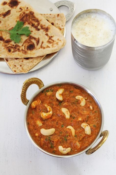 This restaurant style kaju curry recipe is very to make at home. The gravy is punjabi style where onion, tomato and basic spices are used. To make it rich, good amount of butter and cream are used. so it is also known as kaju butter masala. You will find this curry recipe in many Indian restaurants. Get the recipe by clicking the photo, I have shared step by step photos. #gravy #indianfood via @spiceupthecurry Kaju Masala Recipe, Kaju Paneer Recipe, Kaju Curry Recipe, Veggie Gravy, Kaju Curry, Food Istanbul, Cashew Curry, Butter Masala Recipe, Jain Recipes