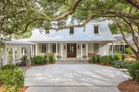 Step inside this charming coastal oasis on James Island, South Carolina Herlong Architects, Low Country House, Low Country Homes, Curved Roof, South Carolina Homes, Residential Architect, Up House, Building Companies, River House